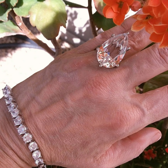 Custom Jewelry - 💍22CT PEAR 'AAAA TOP QUALITY SWISS CZ'💍SZ 7